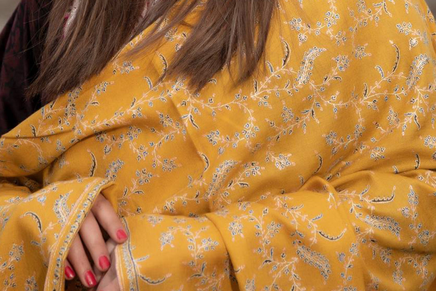 Pashmina Shawls: How to Choose the Perfect Pure Cashmere Wrap